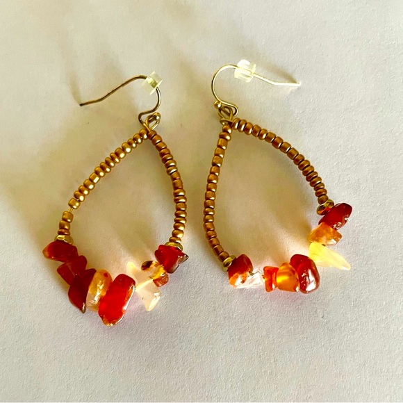 Gorgeous NWOT Carnelian and Glass Earrings with Gold Metal Wires Boho - Picture 3 of 5